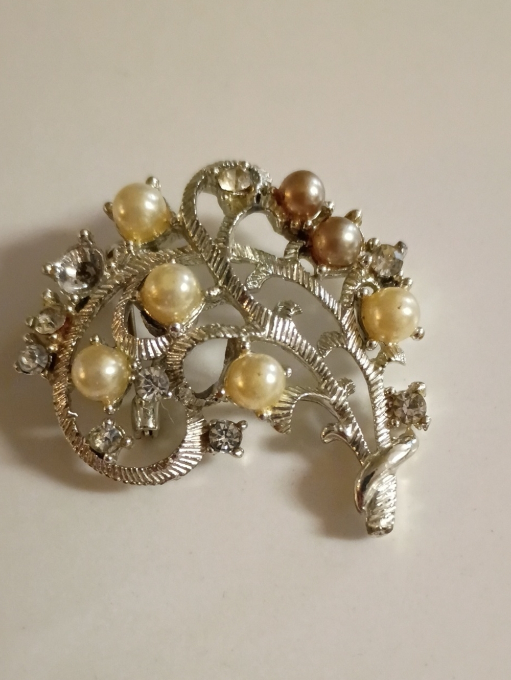 Silver-Tone Pearl & Rhinestone Floral Brooch in Cream and Champagne